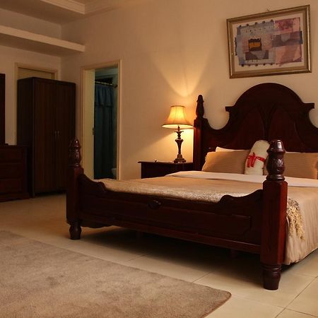 Embassy Suites Hotel Monrovia Exteriör bild