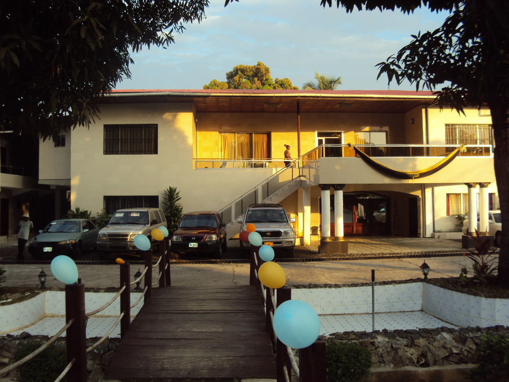 Embassy Suites Hotel Monrovia Exteriör bild