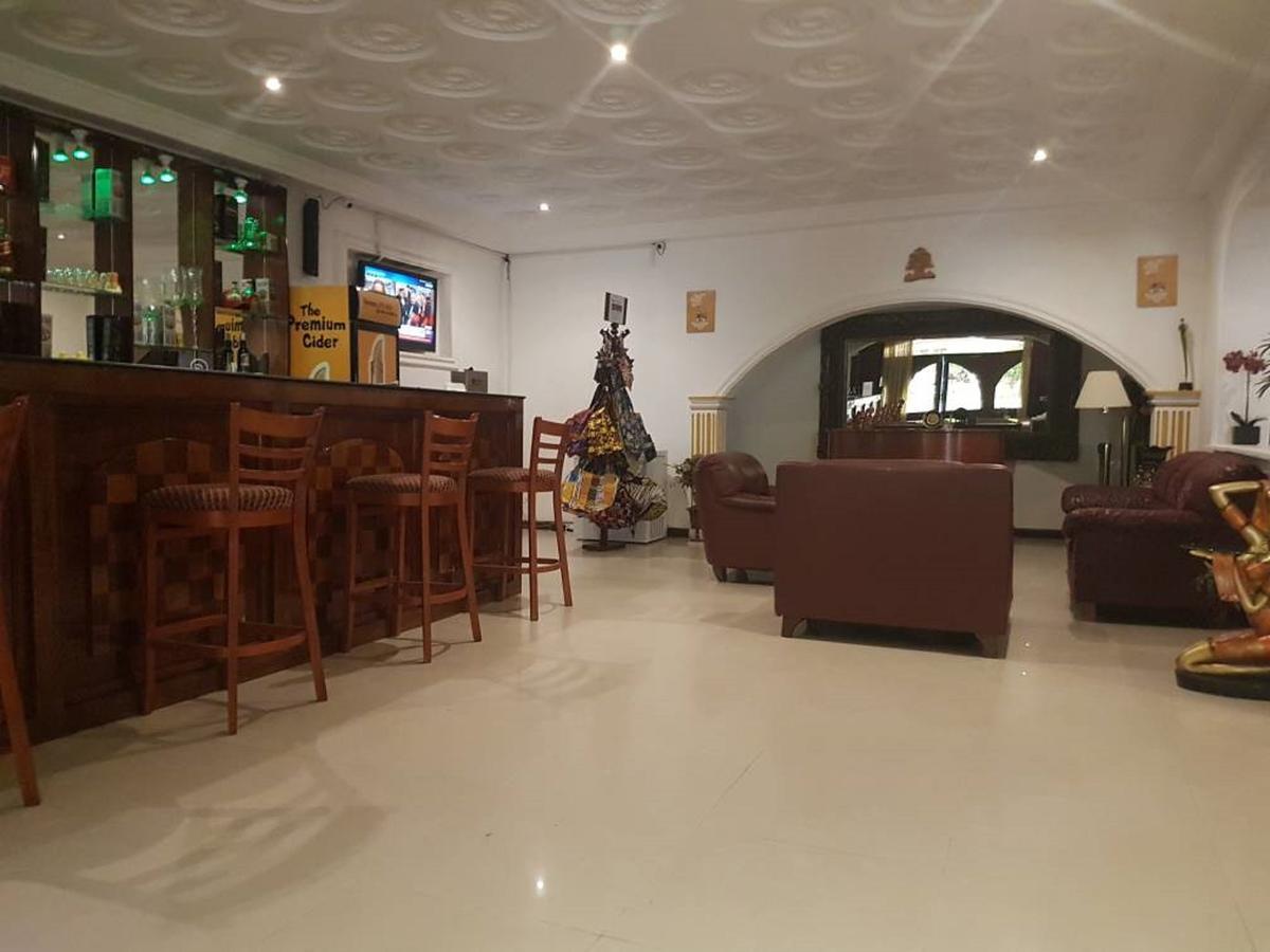 Embassy Suites Hotel Monrovia Exteriör bild