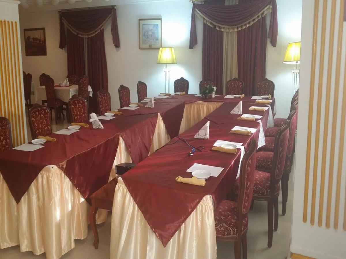 Embassy Suites Hotel Monrovia Exteriör bild