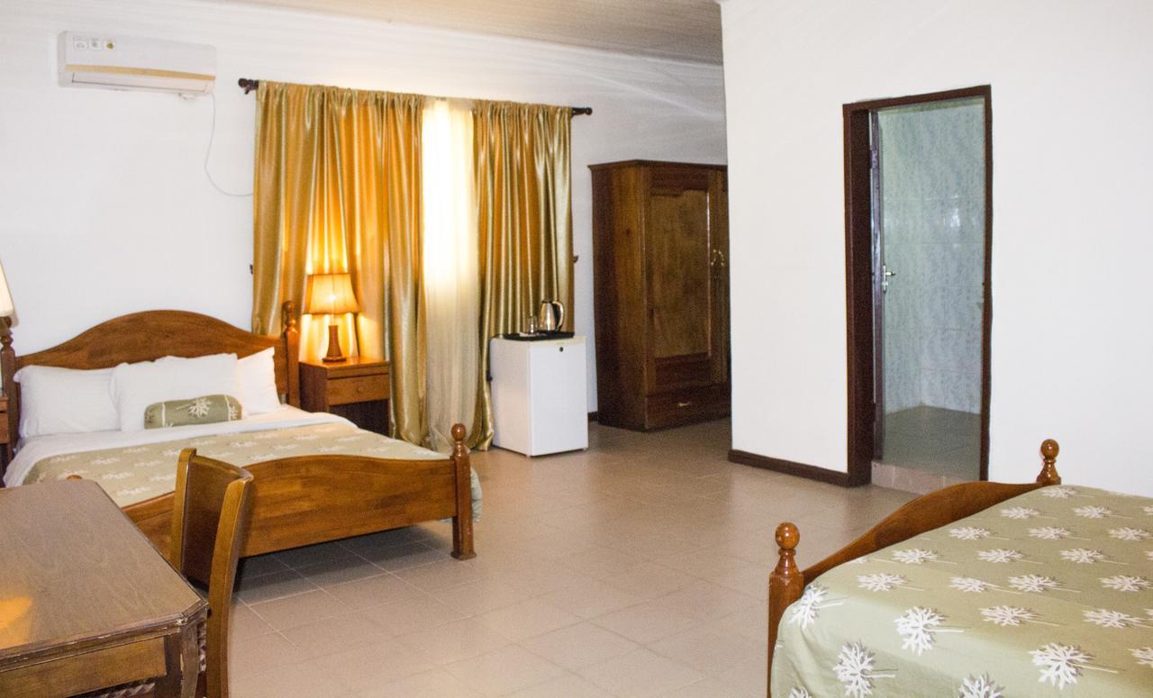 Embassy Suites Hotel Monrovia Exteriör bild