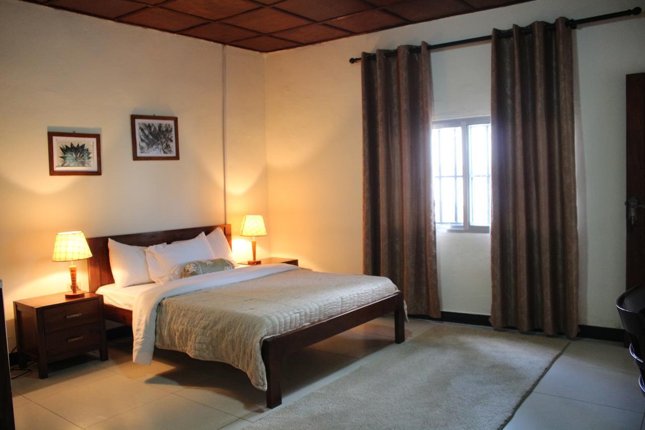 Embassy Suites Hotel Monrovia Exteriör bild