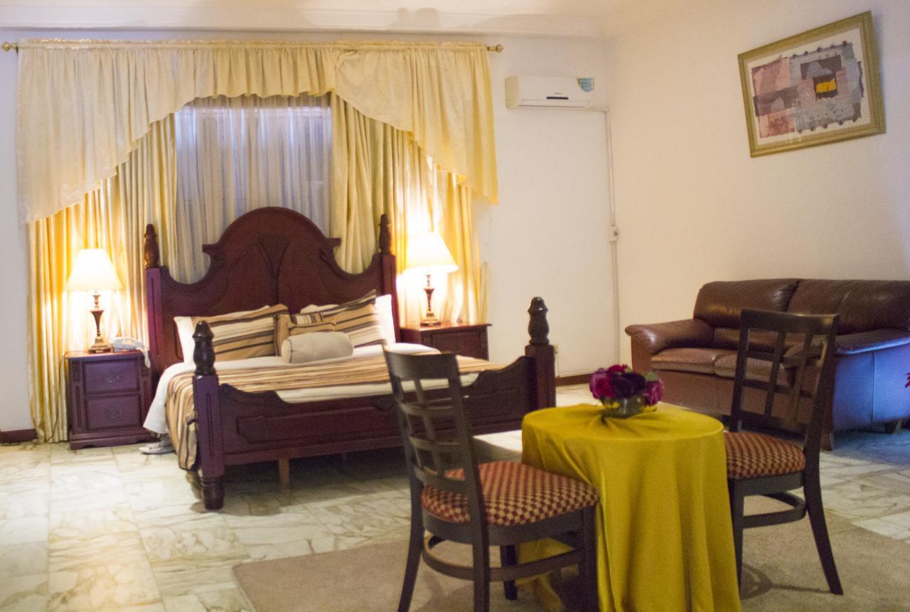 Embassy Suites Hotel Monrovia Exteriör bild