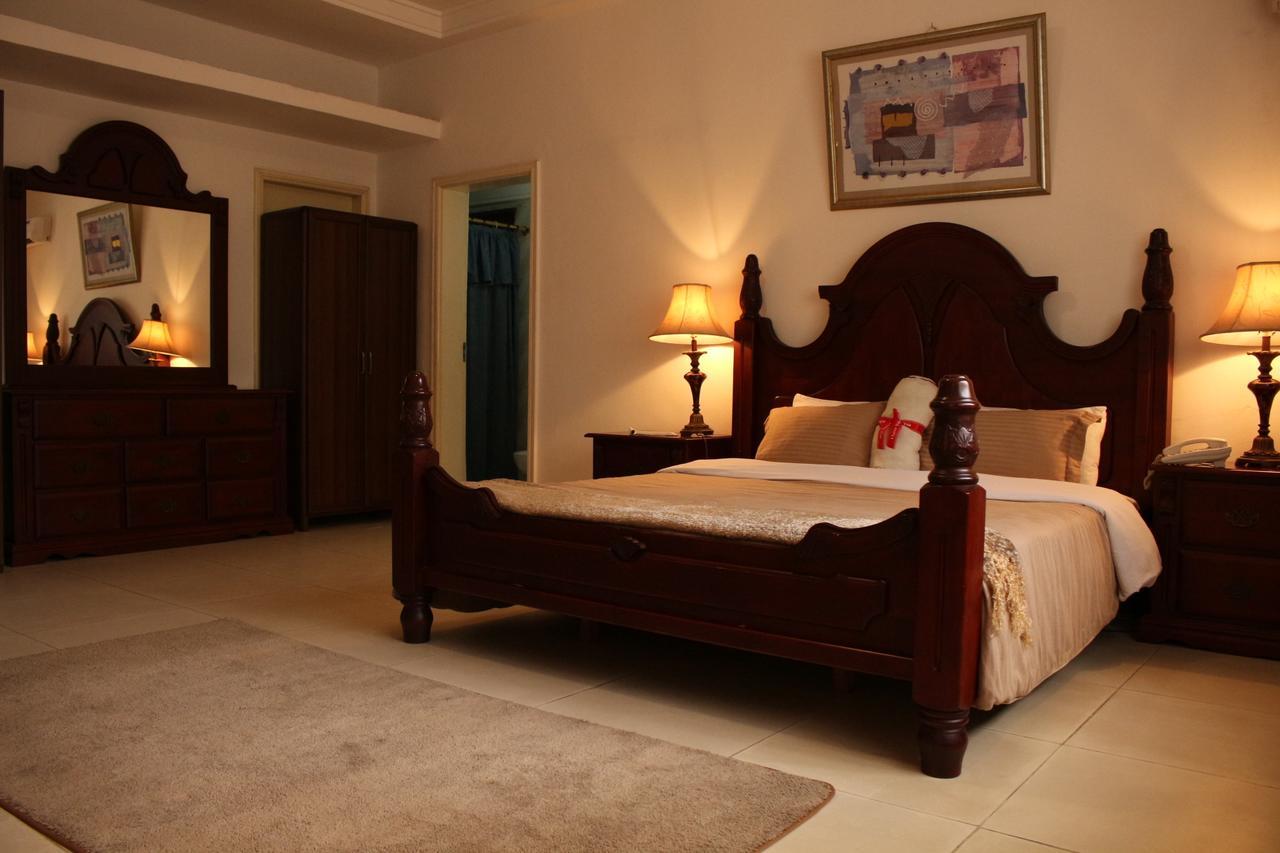 Embassy Suites Hotel Monrovia Exteriör bild
