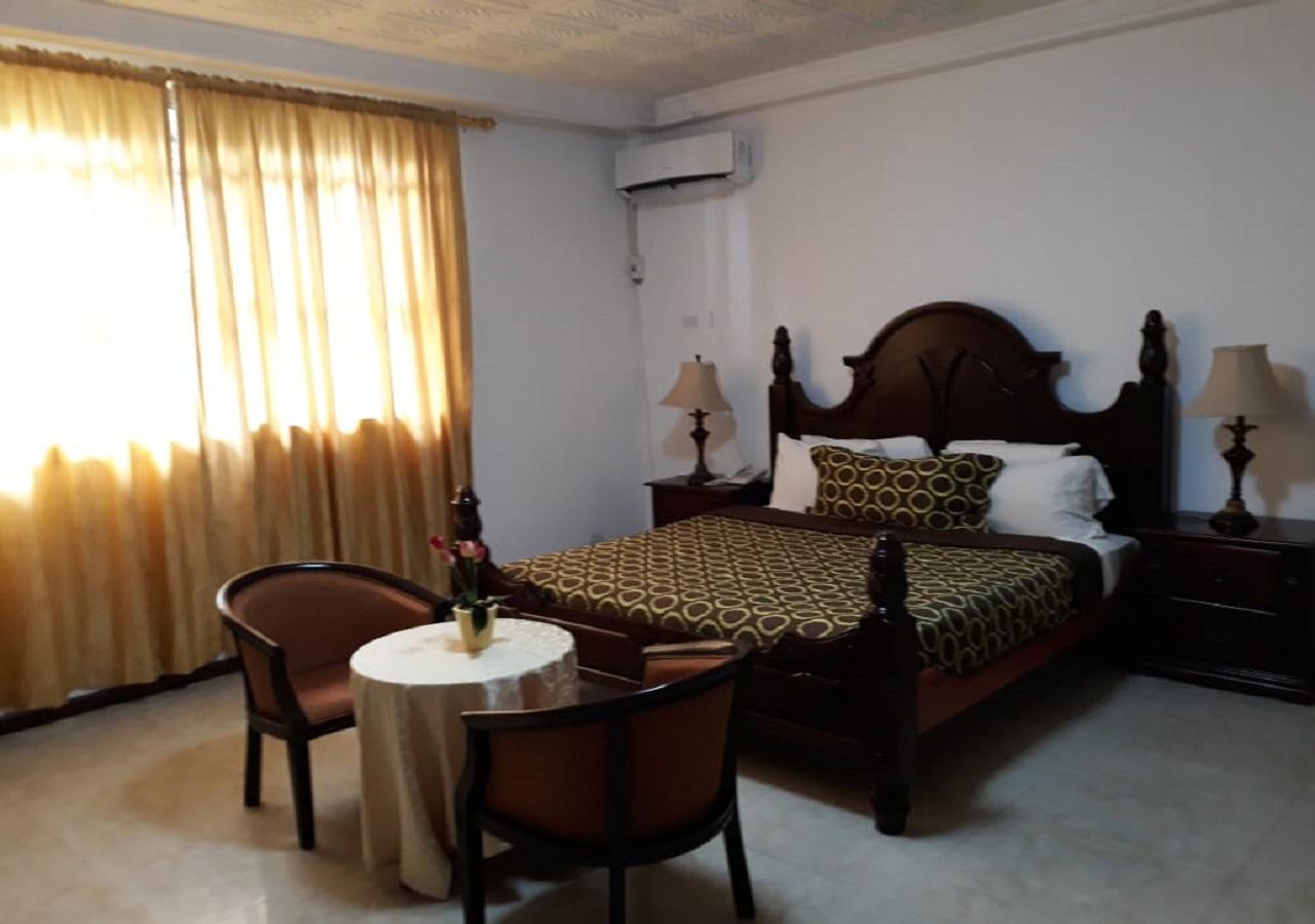 Embassy Suites Hotel Monrovia Exteriör bild