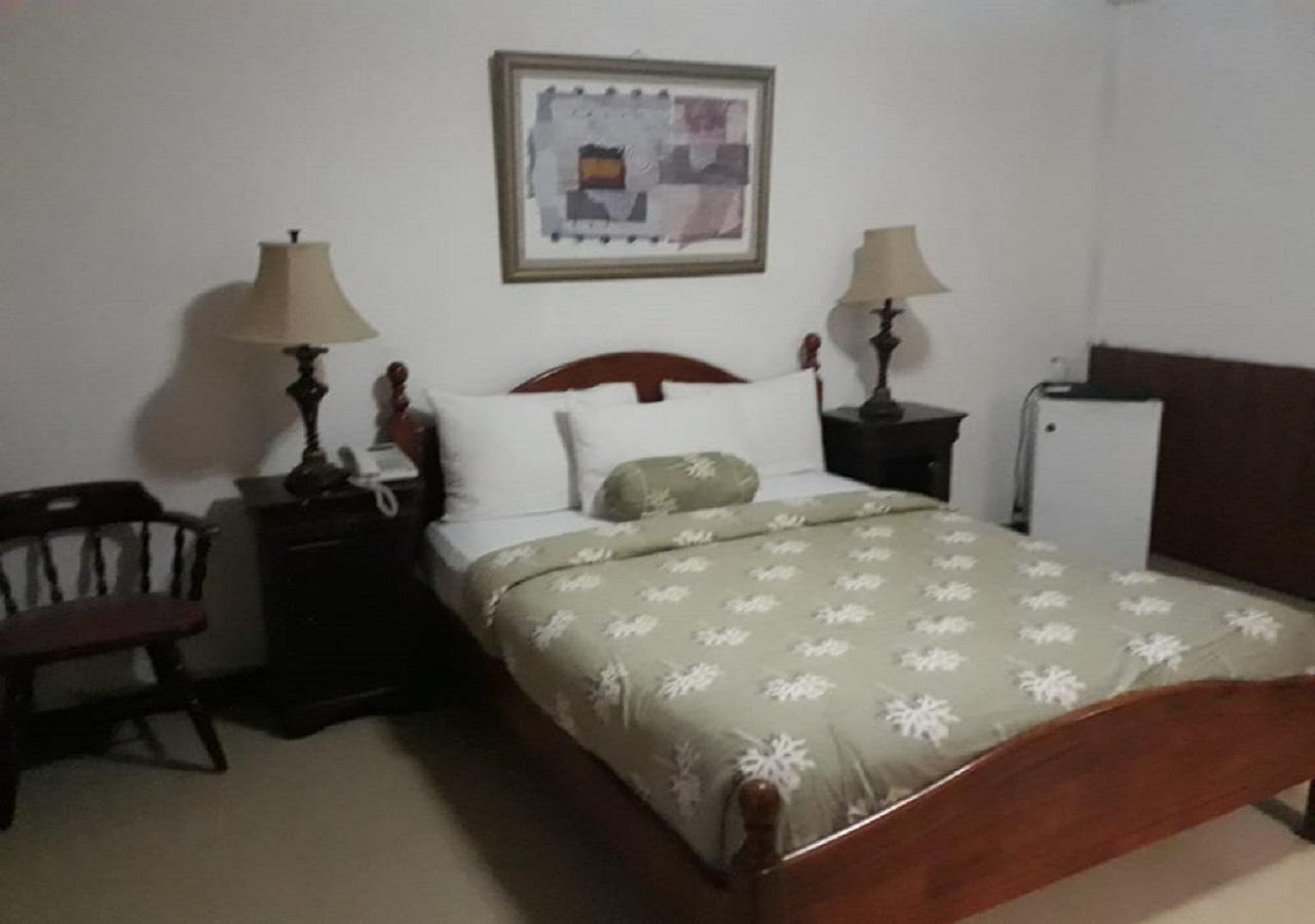 Embassy Suites Hotel Monrovia Exteriör bild