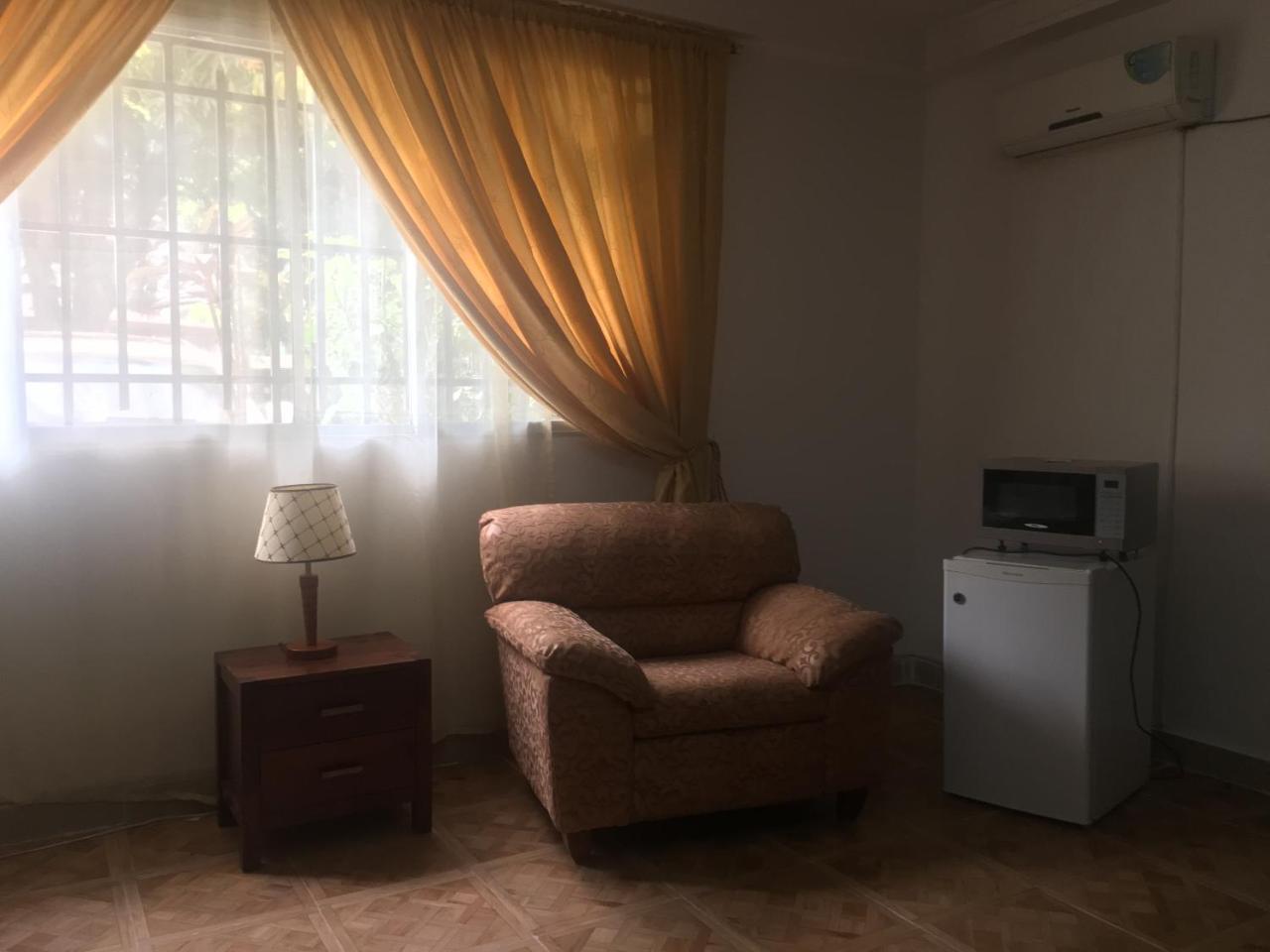 Embassy Suites Hotel Monrovia Exteriör bild